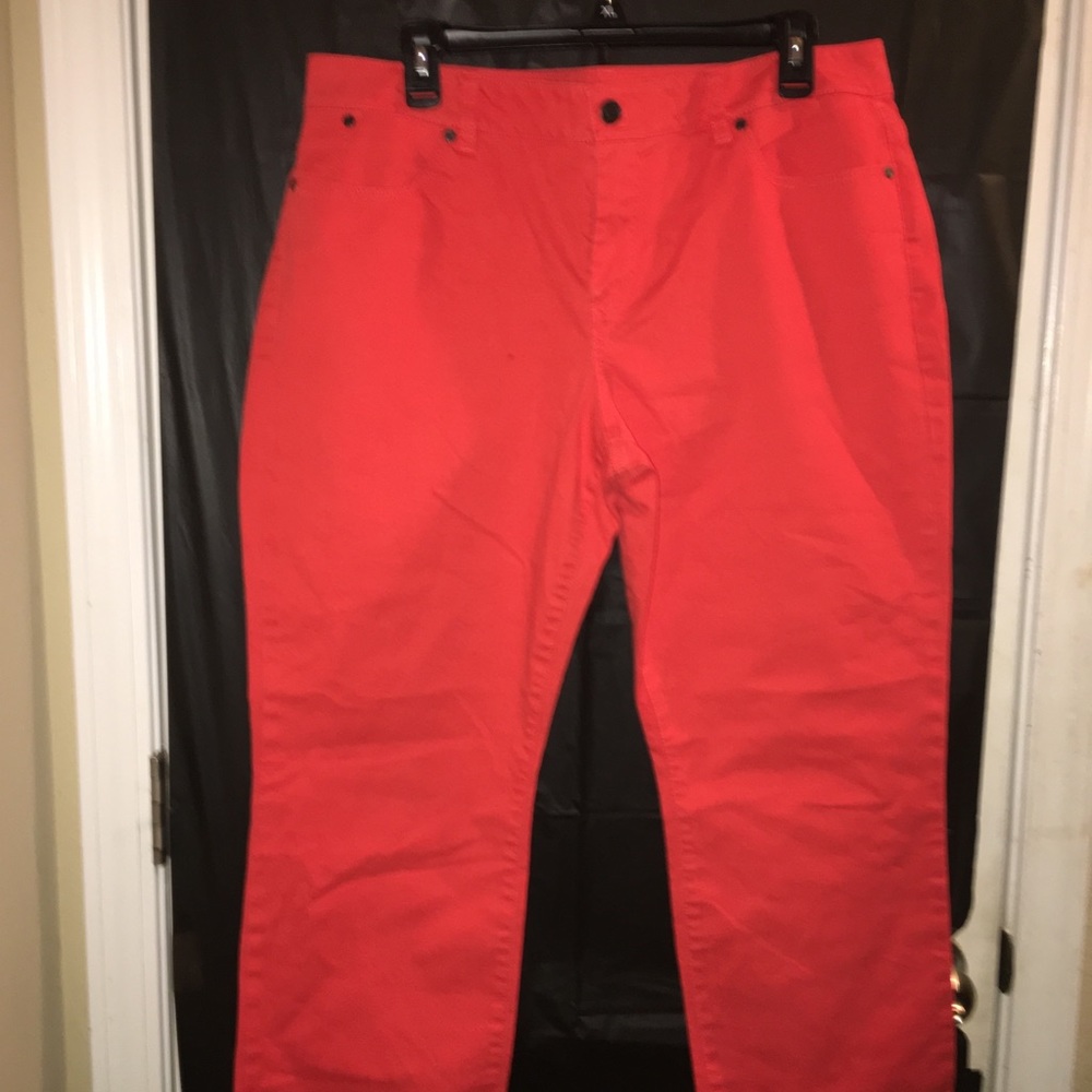 Popping orange jeans 🥂🍊